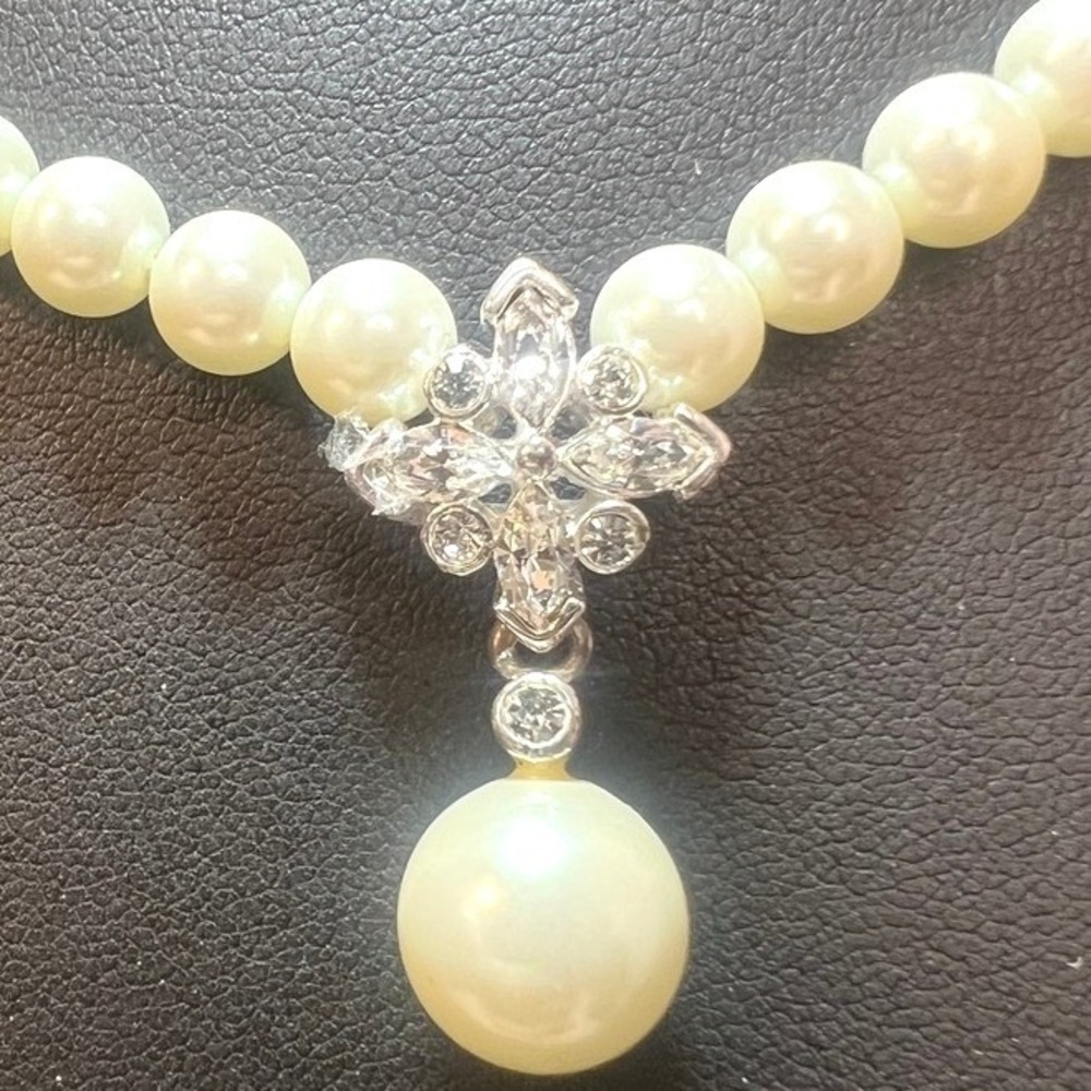 Carolee Faux Pearl Rhinestone Necklace White‎ Iridescent 16